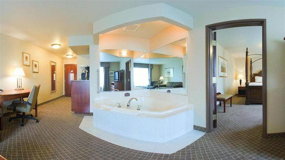 فندق وأجنحة هوليداي إن إكسبريس واوساو Weston المظهر الخارجي الصورة