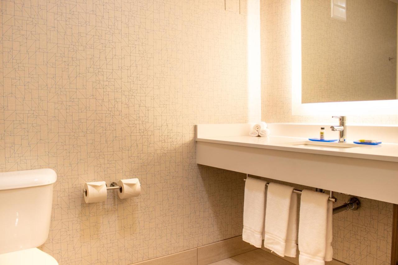 فندق وأجنحة هوليداي إن إكسبريس واوساو Weston المظهر الخارجي الصورة